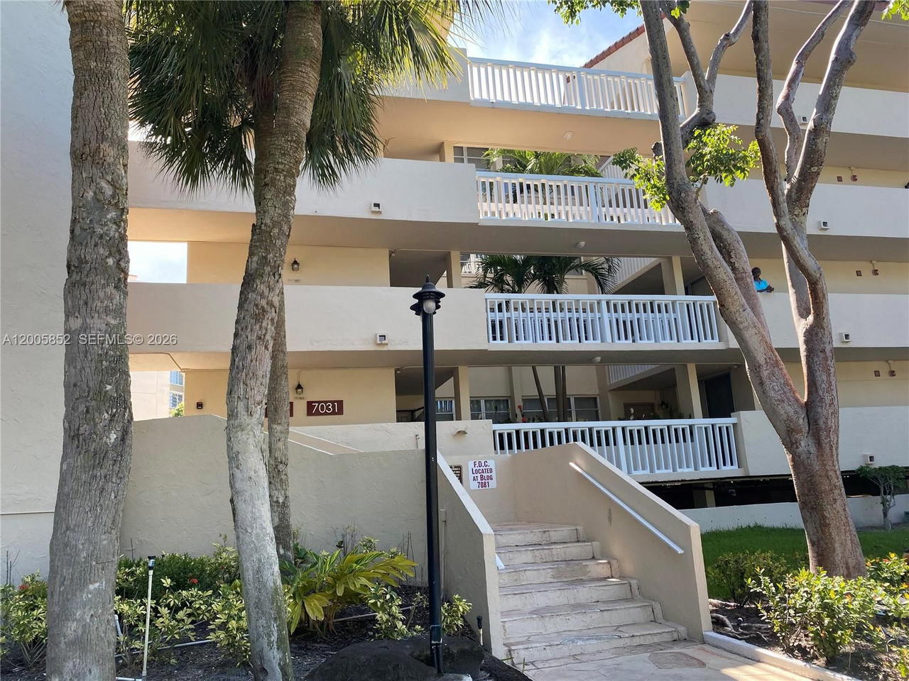 Real estate property located at 7031 Environ Blvd #221, Broward, Environ I Condo 3 And 4, Lauderhill, FL