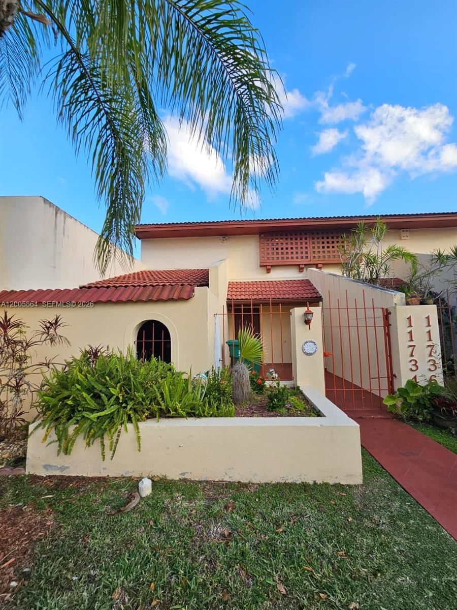 Real estate property located at 11734 112th Ln, Miami-dade, Woodstock Townhomes Sec 1, Miami, FL