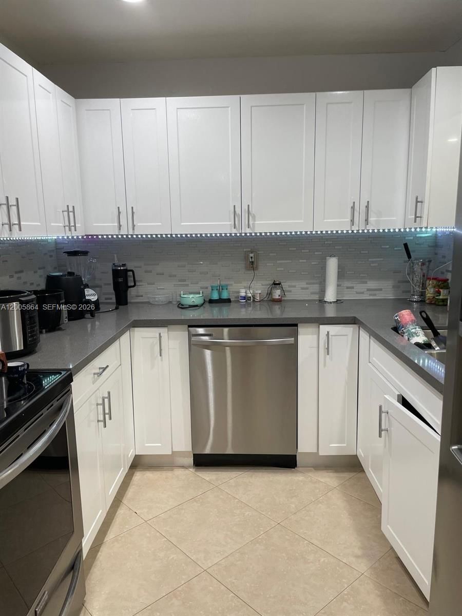 Real estate property located at 11734 112th Ln, Miami-dade, Woodstock Townhomes Sec 1, Miami, FL