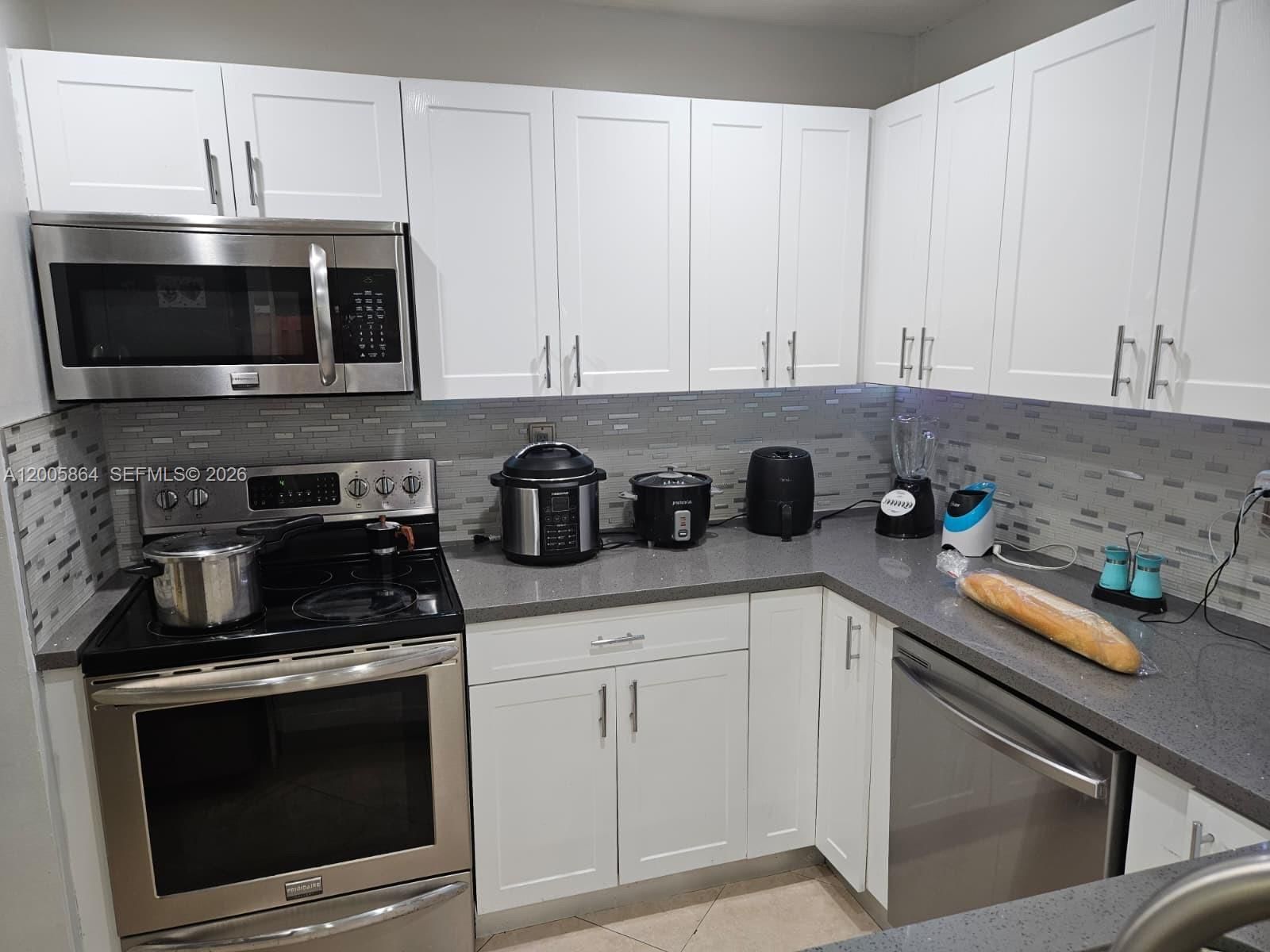 Real estate property located at 11734 112th Ln, Miami-dade, Woodstock Townhomes Sec 1, Miami, FL