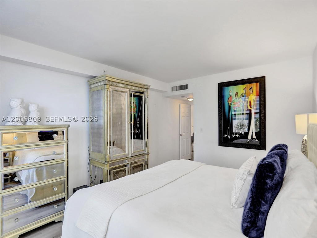 Real estate property located at 2501 Ocean Dr #415, Broward, Wave Condo, Hollywood, FL