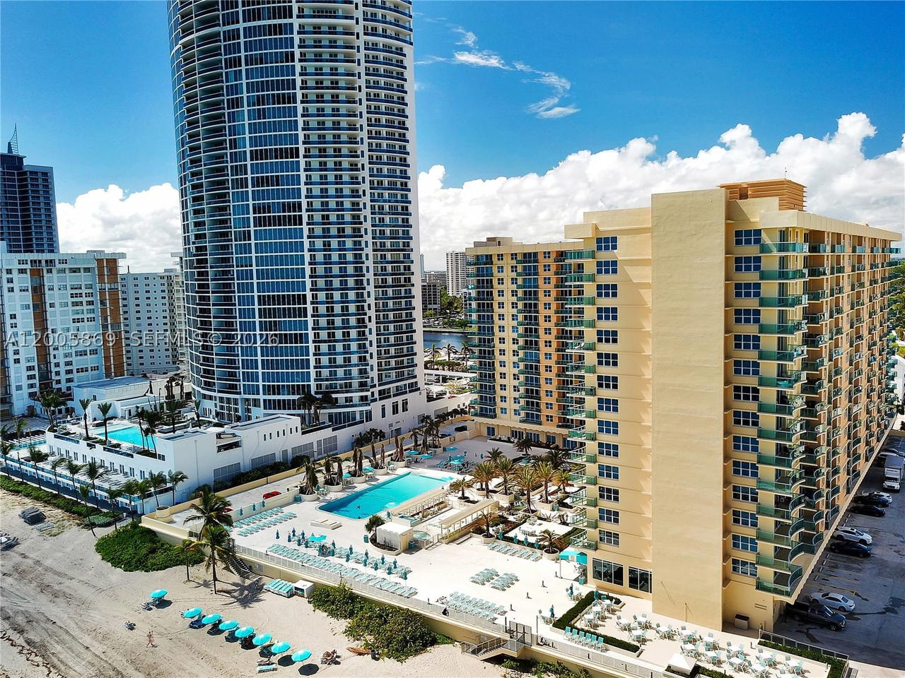 Real estate property located at 2501 Ocean Dr #415, Broward, Wave Condo, Hollywood, FL