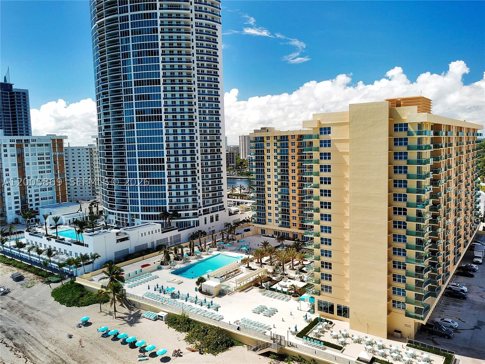 Real estate property located at 2501 Ocean Dr #415, Broward, Wave Condo, Hollywood, FL