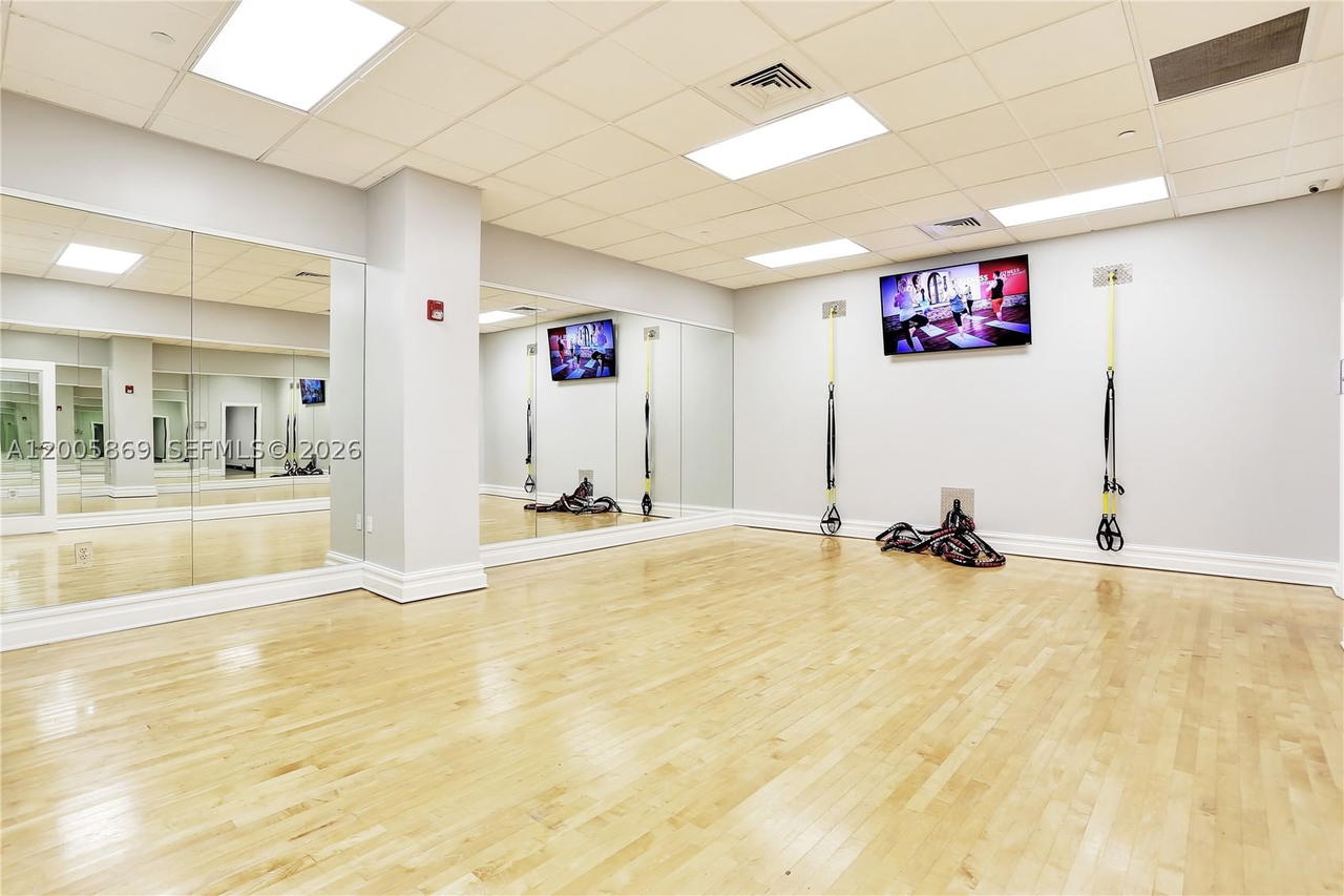 Real estate property located at 2501 Ocean Dr #415, Broward, Wave Condo, Hollywood, FL