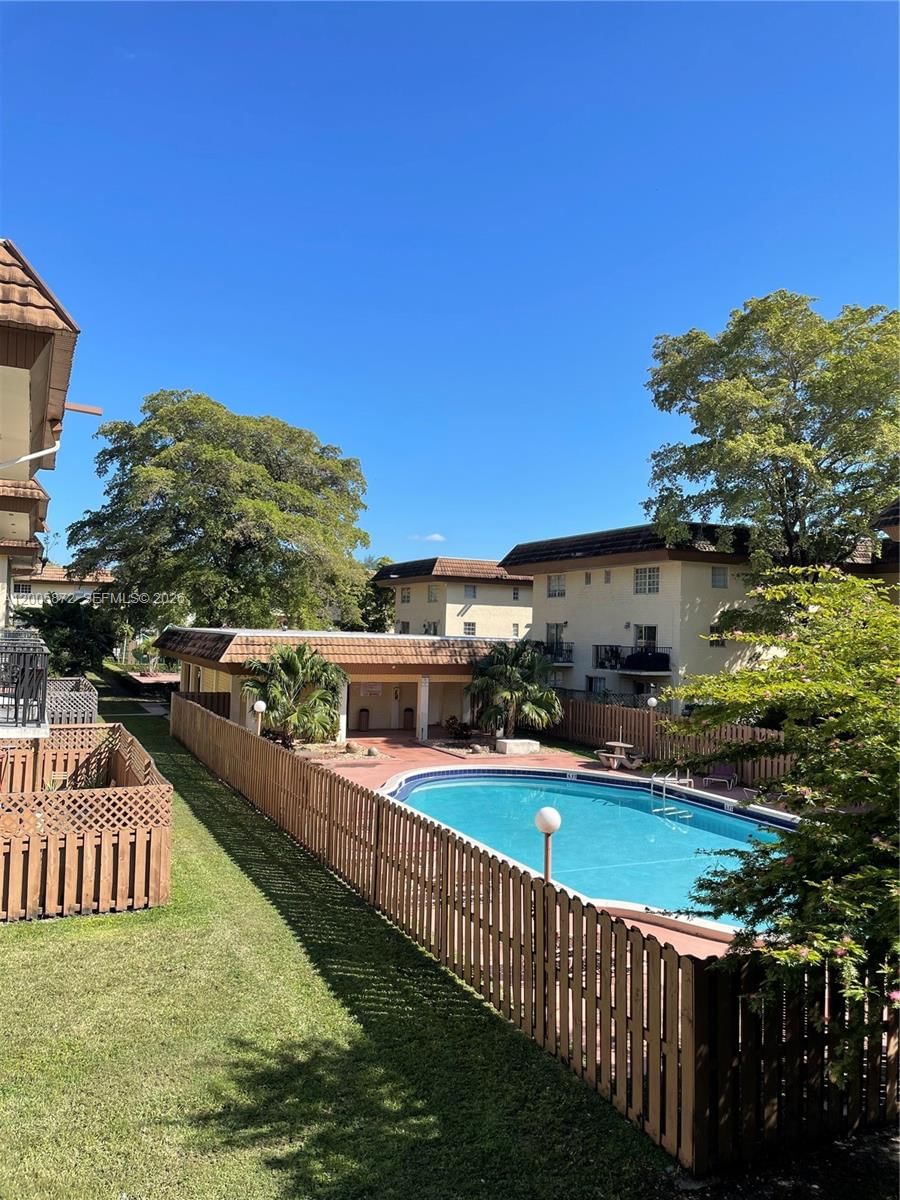 Real estate property located at 8500 109th Ave #6-229, Miami-dade, Courtyards At Kendall Con, Miami, FL