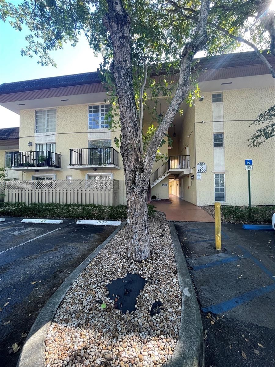 Real estate property located at 8500 109th Ave #6-229, Miami-dade, Courtyards At Kendall Con, Miami, FL