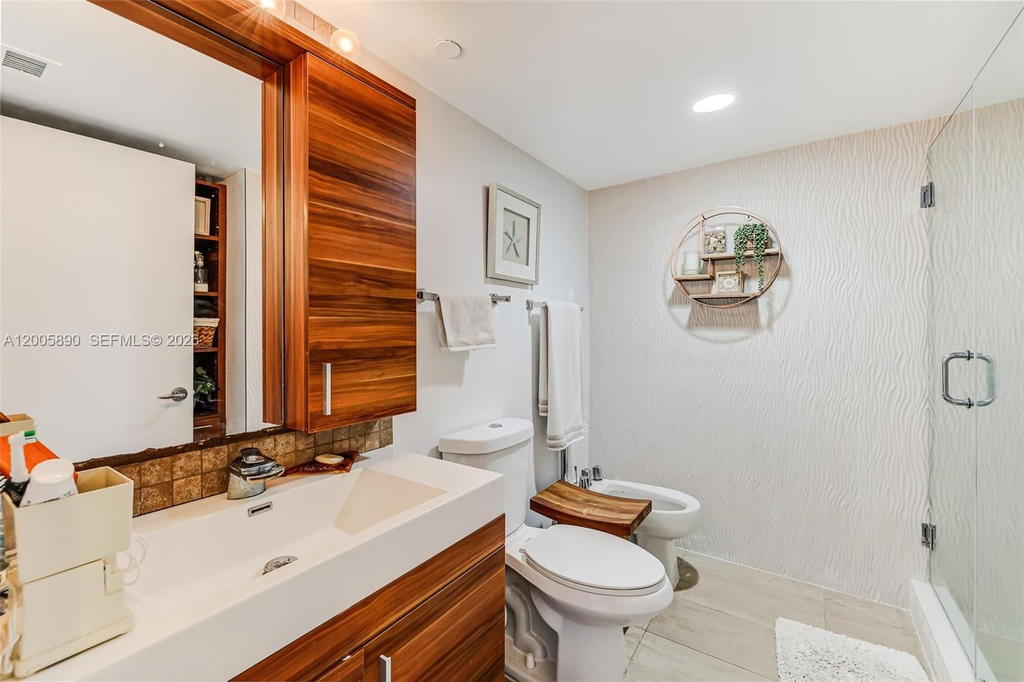Real estate property located at 5900 Collins Ave #402, Miami-dade, The Grandview Condo, Miami Beach, FL