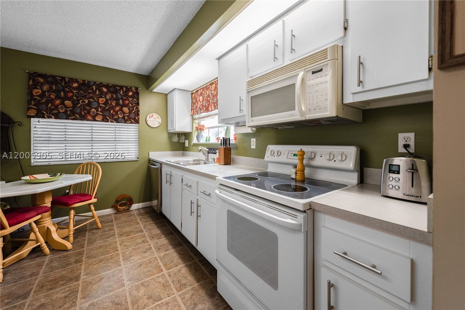 Real estate property located at 2524 19th Pl #204-B, Miami-dade, Keys Gate Condo No Two, Homestead, FL