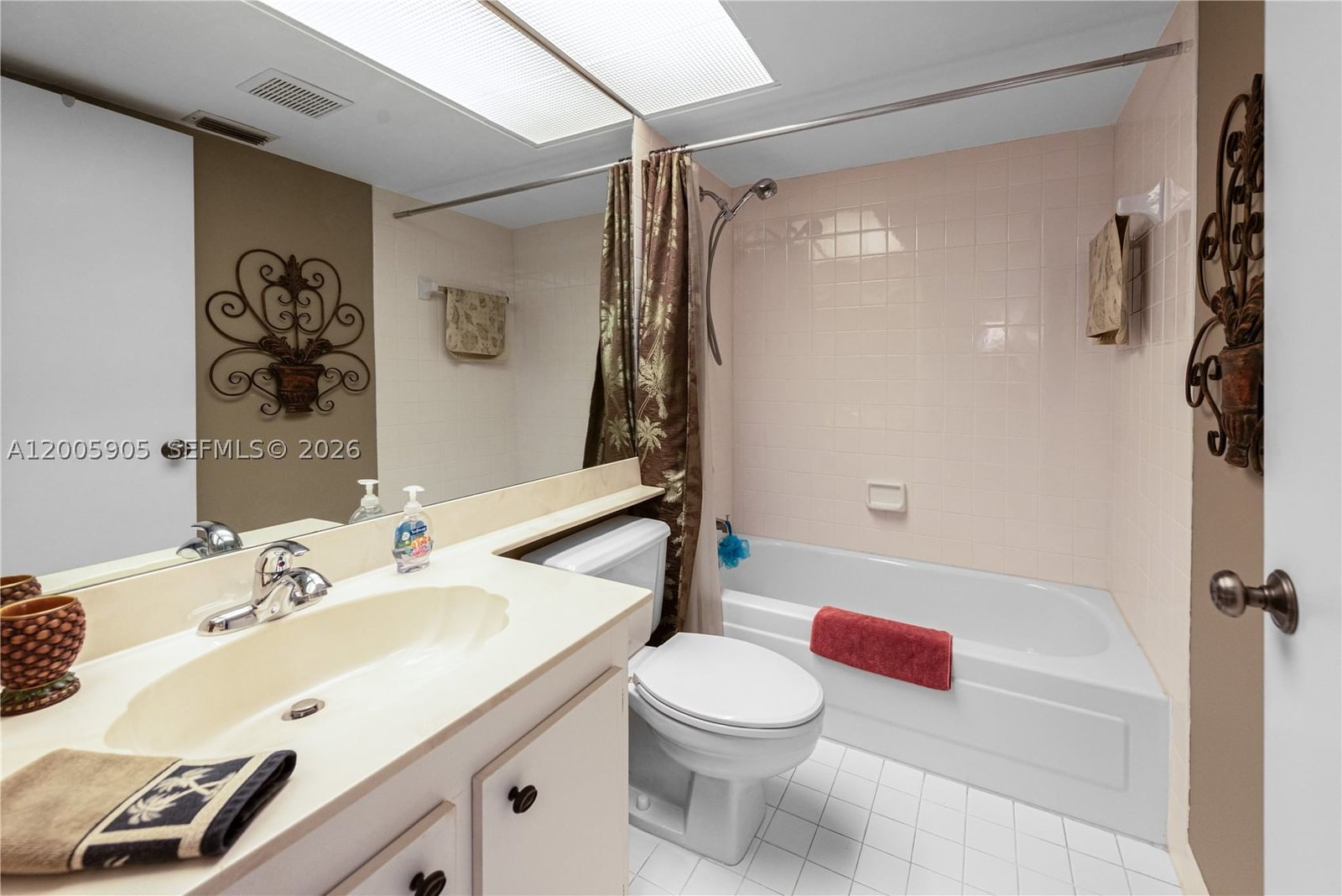 Real estate property located at 2524 19th Pl #204-B, Miami-dade, Keys Gate Condo No Two, Homestead, FL