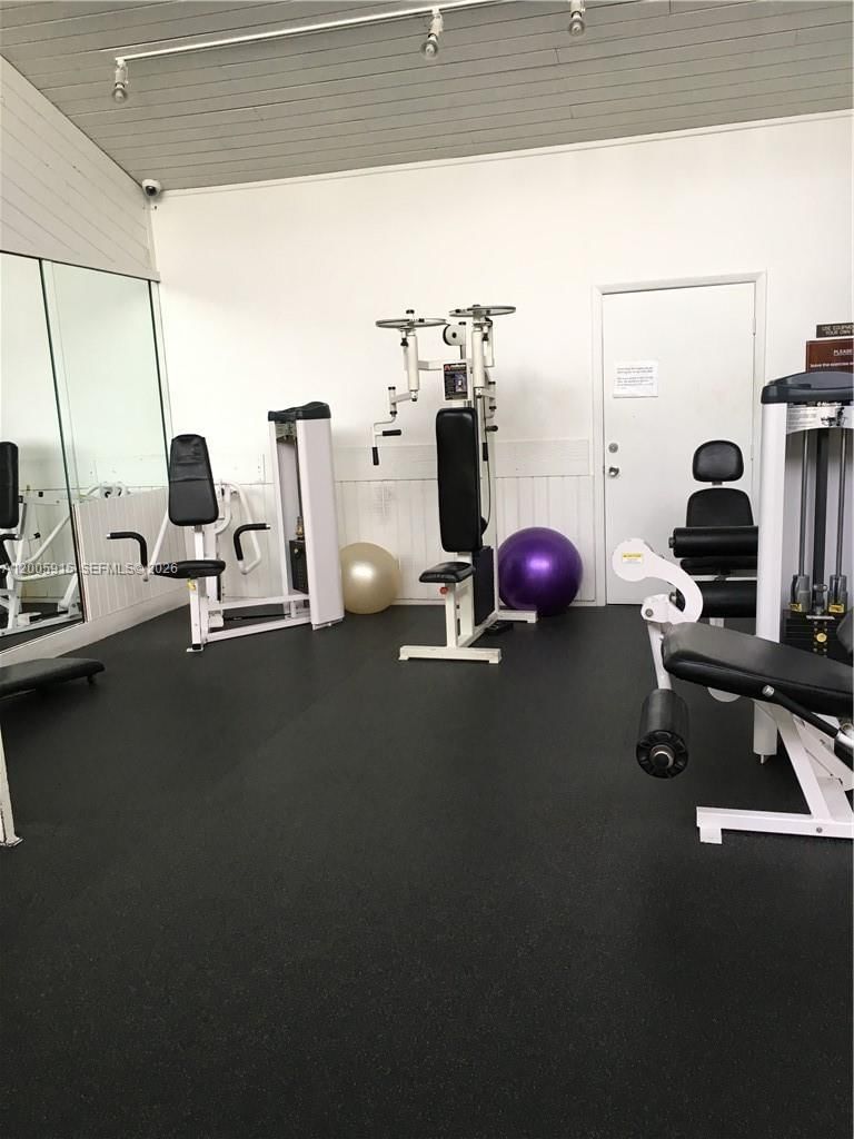 Real estate property located at 2320 Cypress Bend Dr #204, Broward, Cypress Bend I-d Condo, Pompano Beach, FL