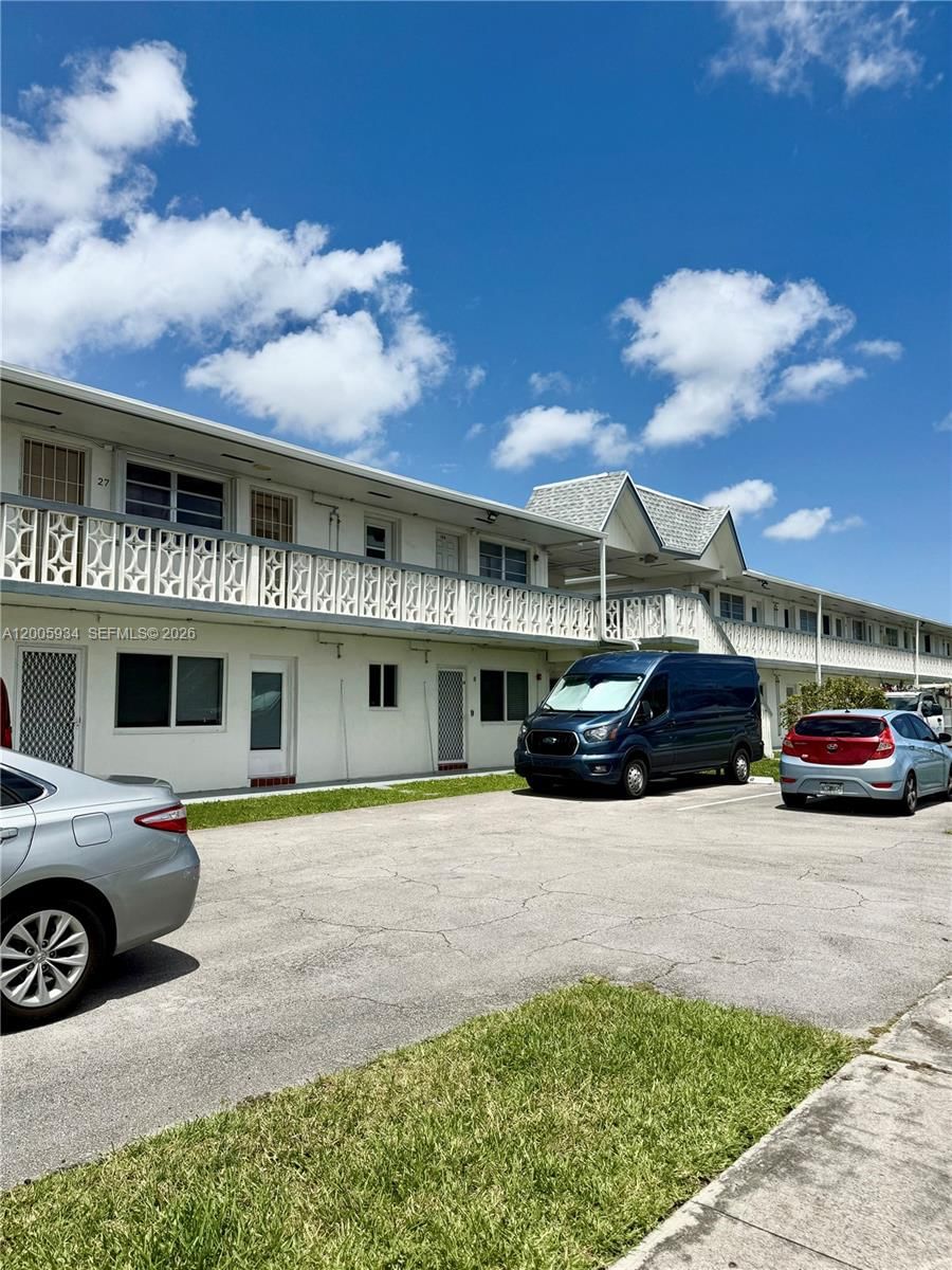 Real estate property located at 11 204th St #23, Miami-dade, Ro-mont Gardens Andover C, Miami Gardens, FL