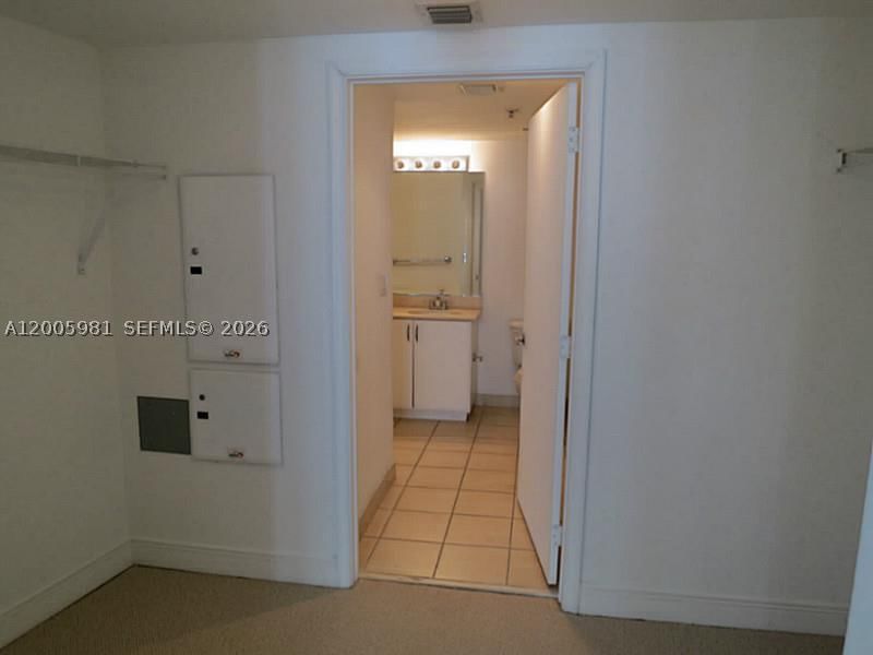 Real estate property located at 1750 BAYSHORE DR #2909, Miami-dade, Opera Tower, Miami, FL