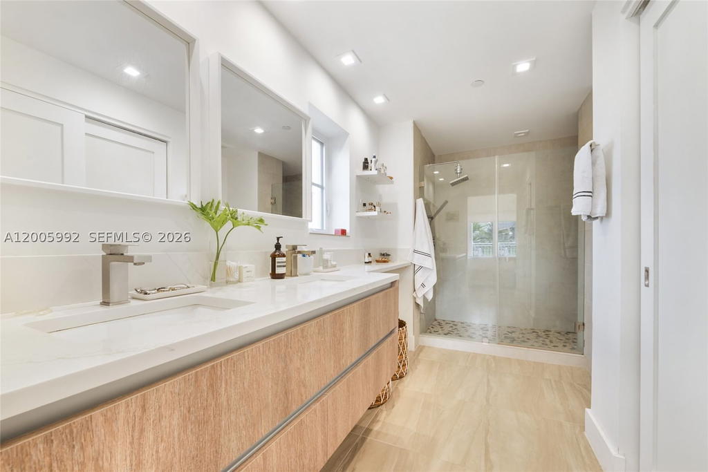 Real estate property located at 120 Salamanca Ave #3B, Miami-dade, C Gab Douglas Sec, Coral Gables, FL