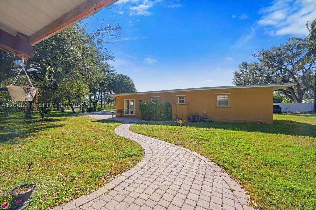 Real estate property located at 4001 73rd Ave, Broward, Everglade Land Sales Co, Davie, FL