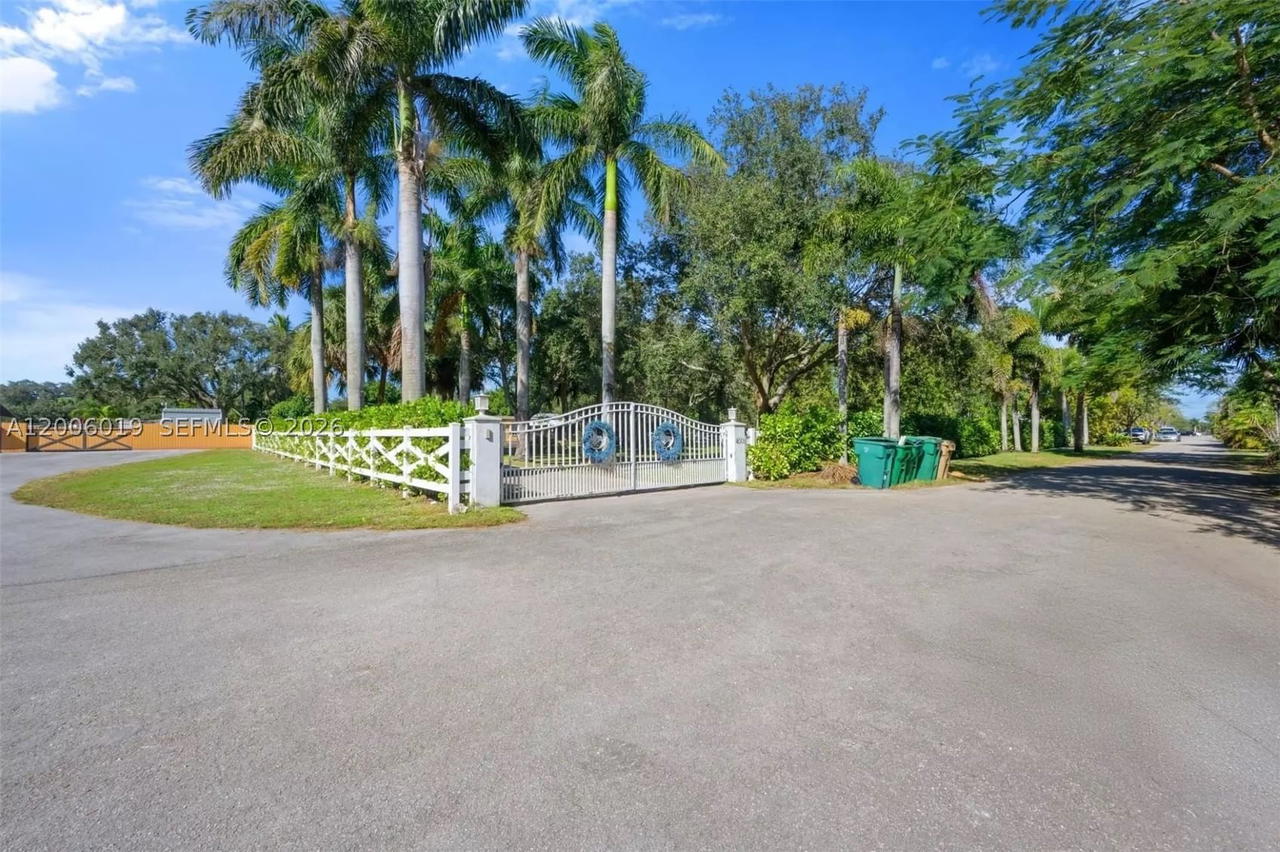 Real estate property located at 4001 73rd Ave, Broward, Everglade Land Sales Co, Davie, FL