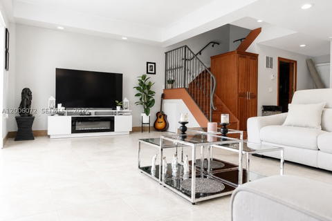 Real estate property located at 14245 57th Ln #9-2, Miami-dade, Sienna Villas Condo, Miami, FL