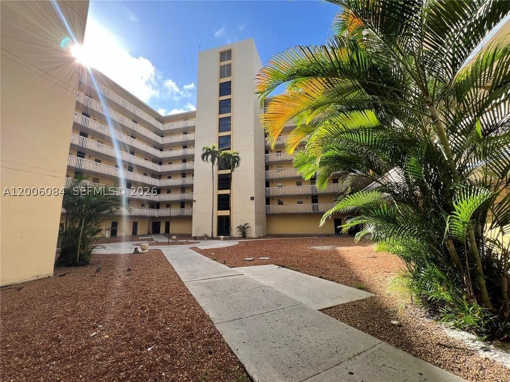 Real estate property located at 15600 7th Ave #709, Miami-dade, Parkway Towers Bldg 1, Miami, FL
