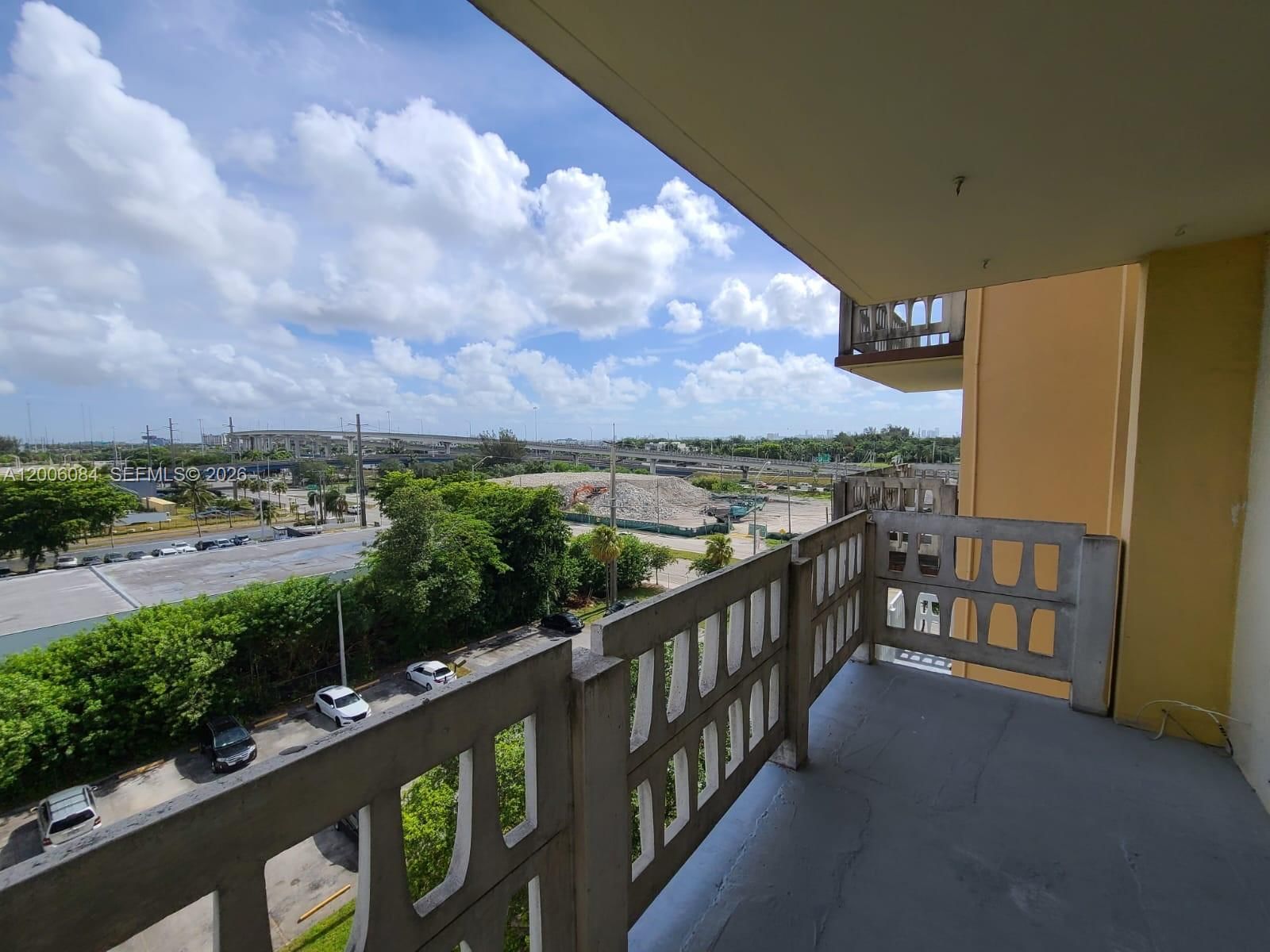 Real estate property located at 15600 7th Ave #709, Miami-dade, Parkway Towers Bldg 1, Miami, FL