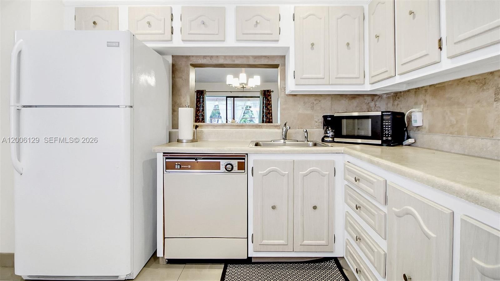 Real estate property located at 4000 44th Ave #306, Broward, Sapphire Condo, Lauderdale Lakes, FL