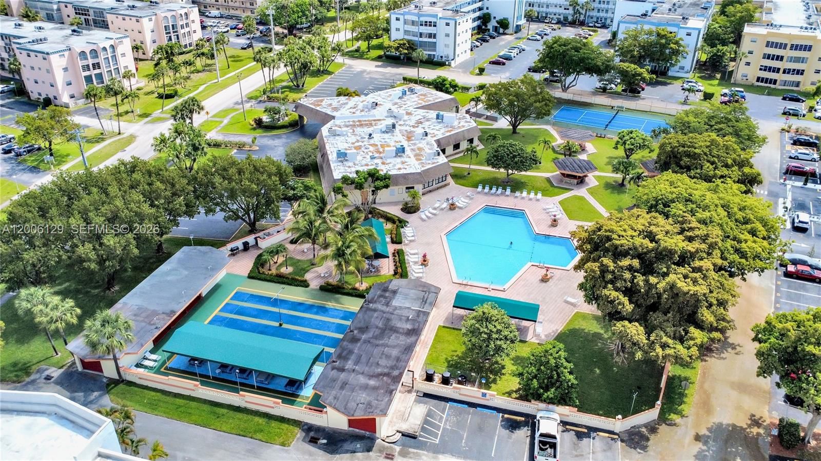 Real estate property located at 4000 44th Ave #306, Broward, Sapphire Condo, Lauderdale Lakes, FL