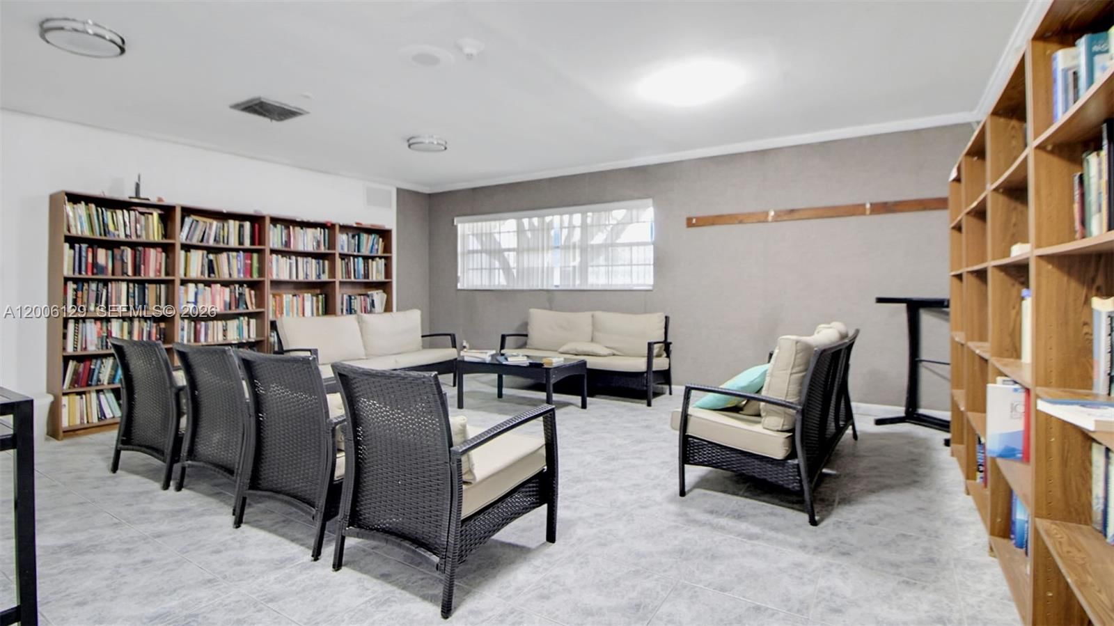 Real estate property located at 4000 44th Ave #306, Broward, Sapphire Condo, Lauderdale Lakes, FL