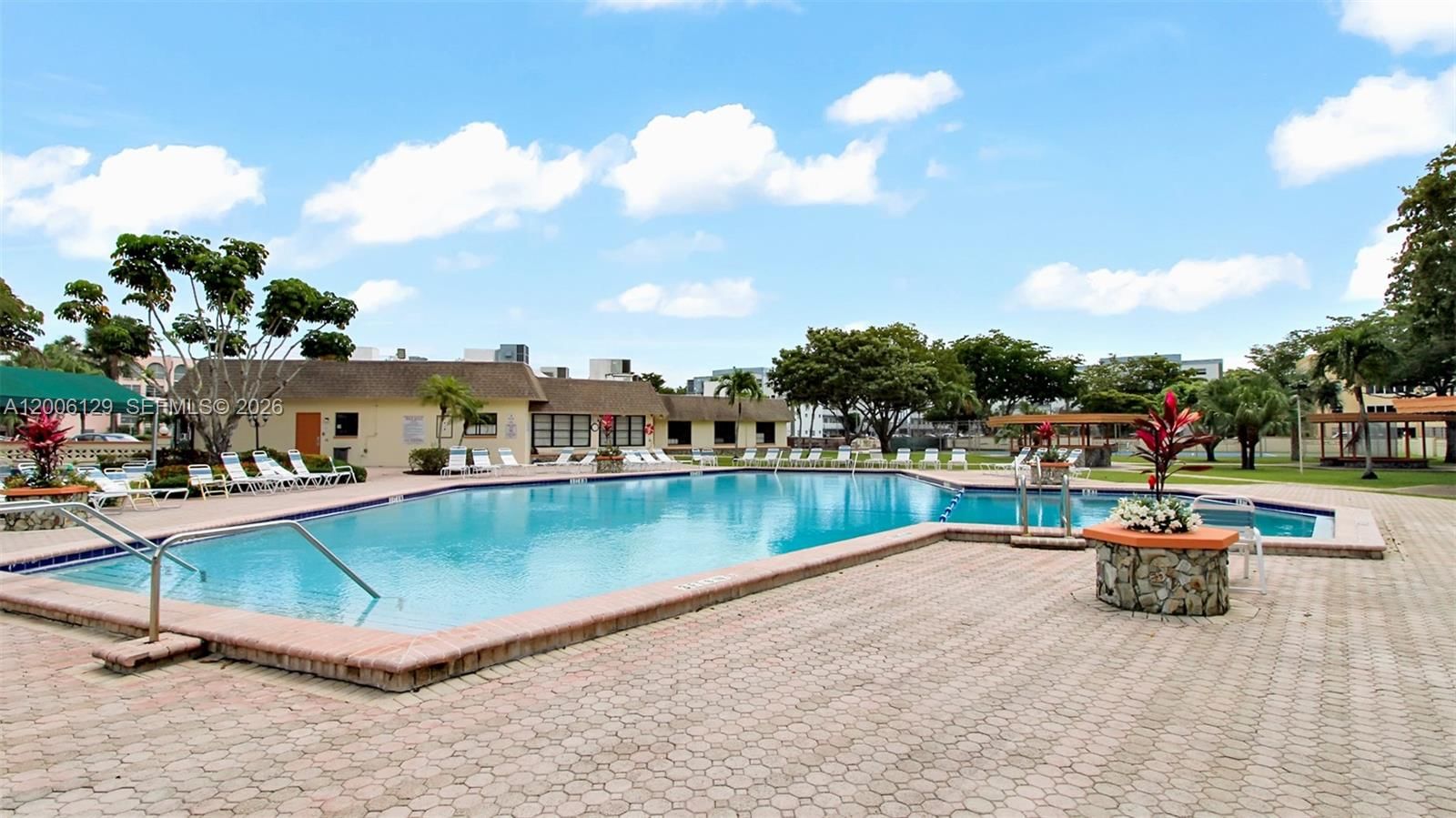 Real estate property located at 4000 44th Ave #306, Broward, Sapphire Condo, Lauderdale Lakes, FL