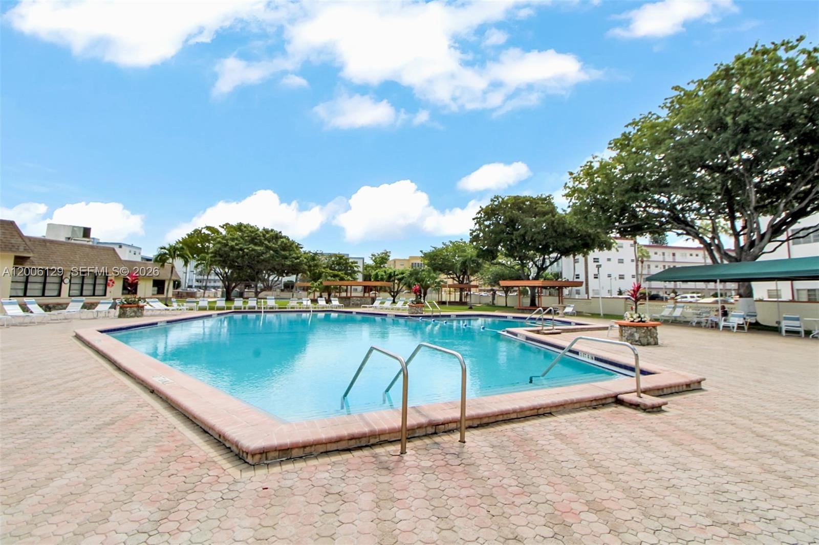 Real estate property located at 4000 44th Ave #306, Broward, Sapphire Condo, Lauderdale Lakes, FL