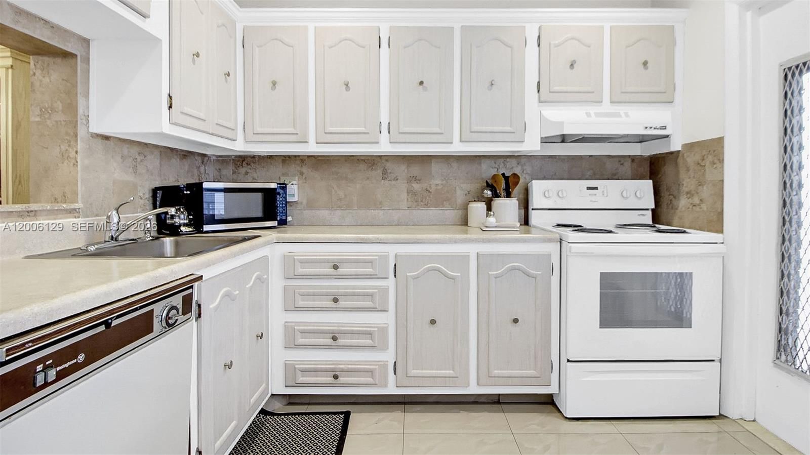 Real estate property located at 4000 44th Ave #306, Broward, Sapphire Condo, Lauderdale Lakes, FL