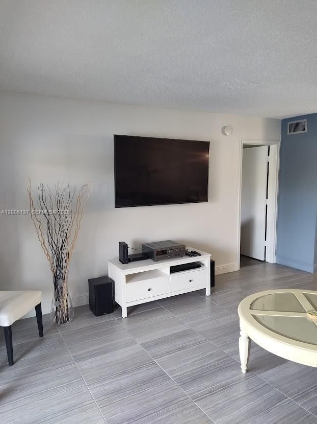 Real estate property located at 3601 Inverarry #206A, Broward, Las Vistas, Lauderhill, FL