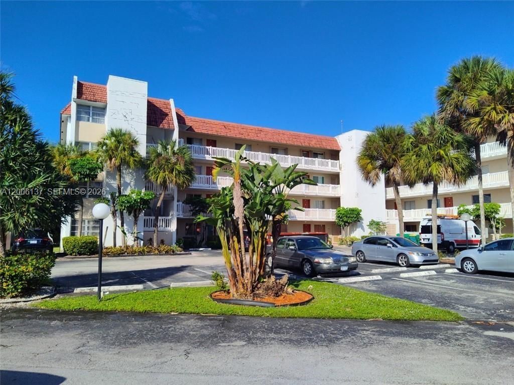 Real estate property located at 3601 Inverarry #206A, Broward, Las Vistas, Lauderhill, FL