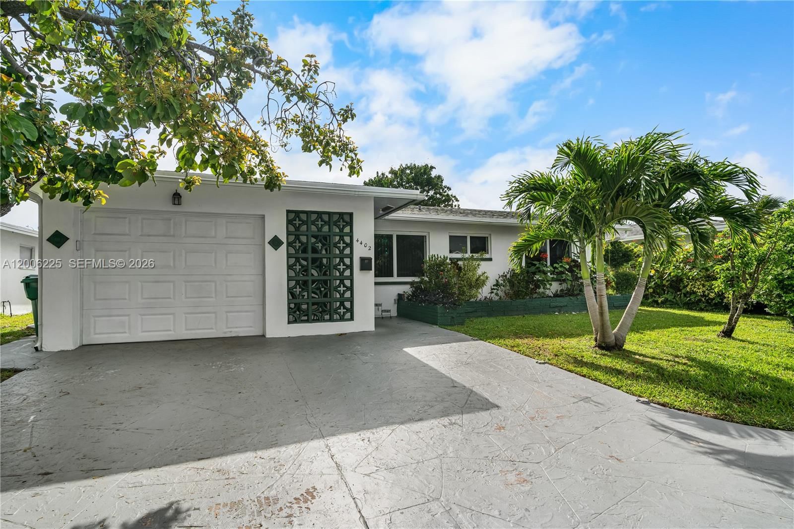 Real estate property located at 4402 44th Ave, Broward, Mainlands Of Tamarac Lake, Tamarac, FL