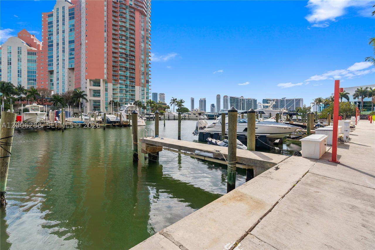 Real estate property located at 3330 190th St #712, Miami-dade, Aventura Marina Condo Num, Aventura, FL