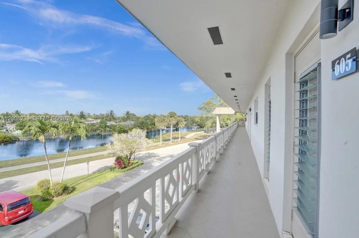 Real estate property located at 4706 36th St #605, Broward, Seagrape Gardens Condo, Lauderdale Lakes, FL