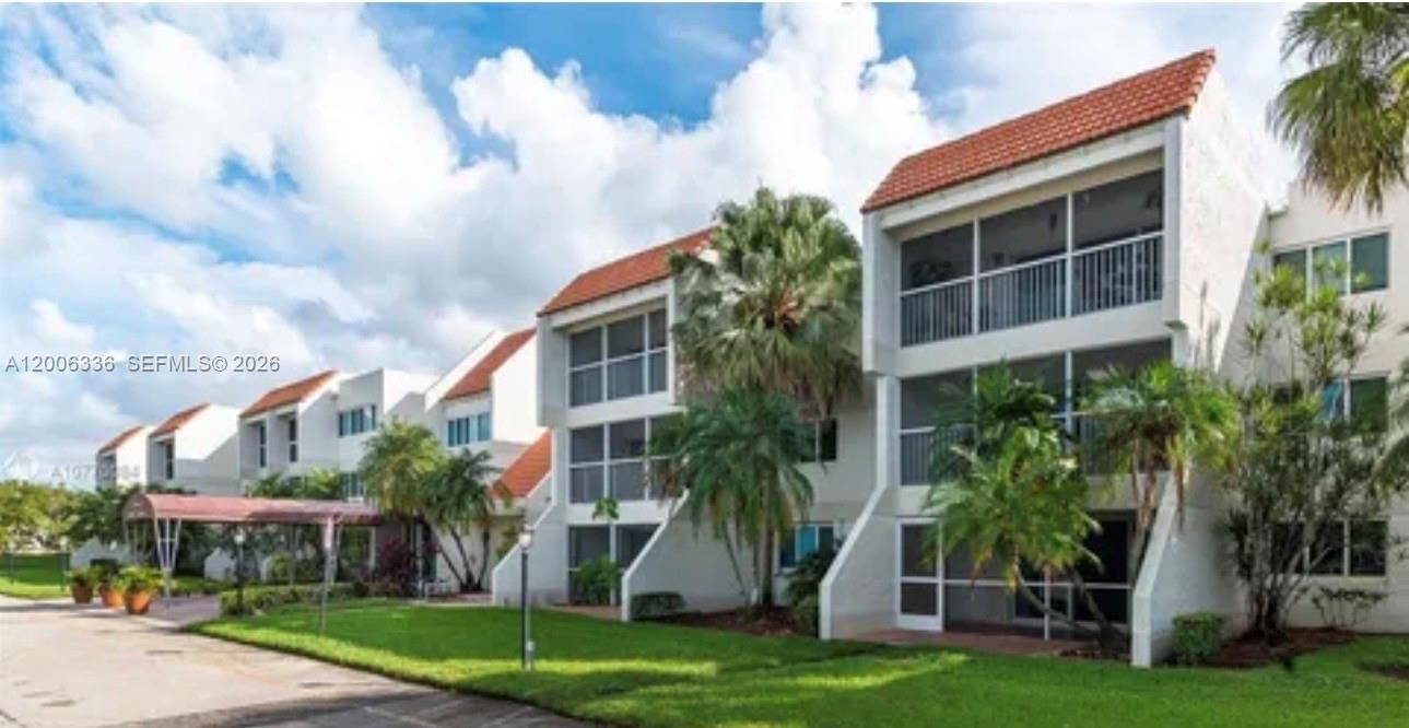 Real estate property located at 100 Lakeview Dr #112, Broward, Building Three Of Racquet, Weston, FL