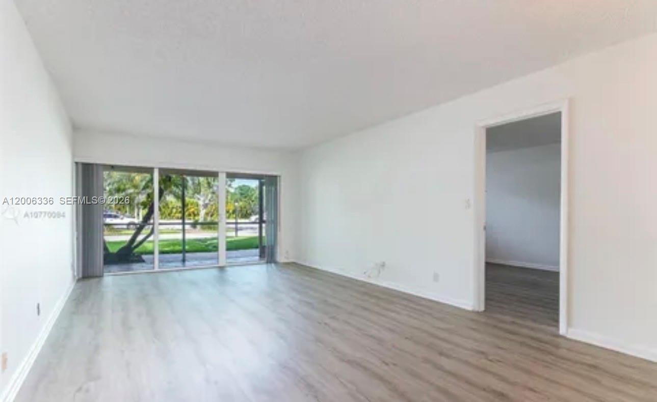 Real estate property located at 100 Lakeview Dr #112, Broward, Building Three Of Racquet, Weston, FL
