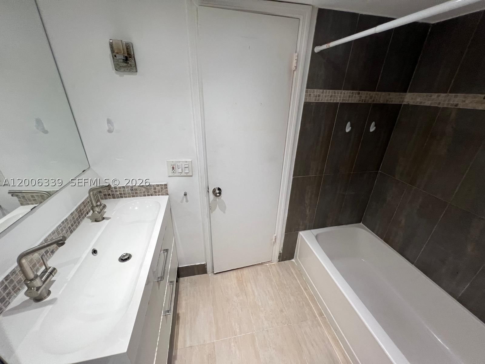 Real estate property located at 9715 Fontainebleau Blvd E308, Miami-dade, Soleil At Fontainebleau C, Miami, FL