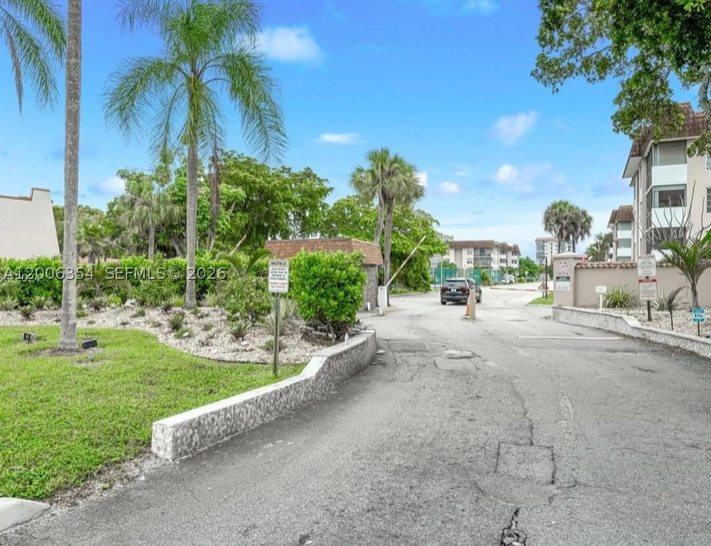 Real estate property located at 4174 Inverrary Dr #202, Broward, The Manors Of Inverrary 7, Lauderhill, FL