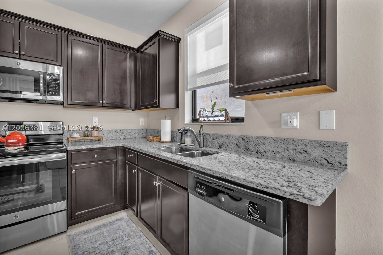 Real estate property located at 3525 94th St, Miami-dade, Bonterra, Hialeah, FL