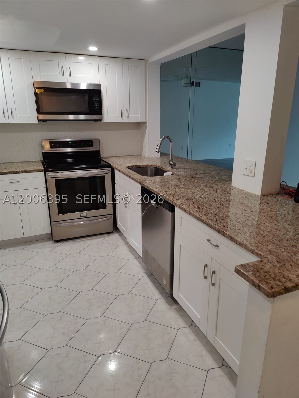 Real estate property located at 1810 Lauderdale Ave #2204, Broward, Courtyards Of Broward Con, North Lauderdale, FL