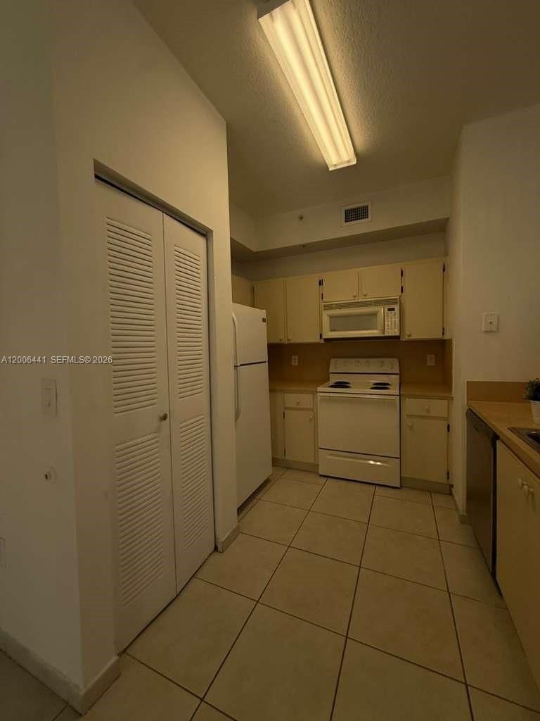 Real estate property located at 7280 114th Ave #208-8, Miami-dade, Palm Gardens At Doral Con, Doral, FL