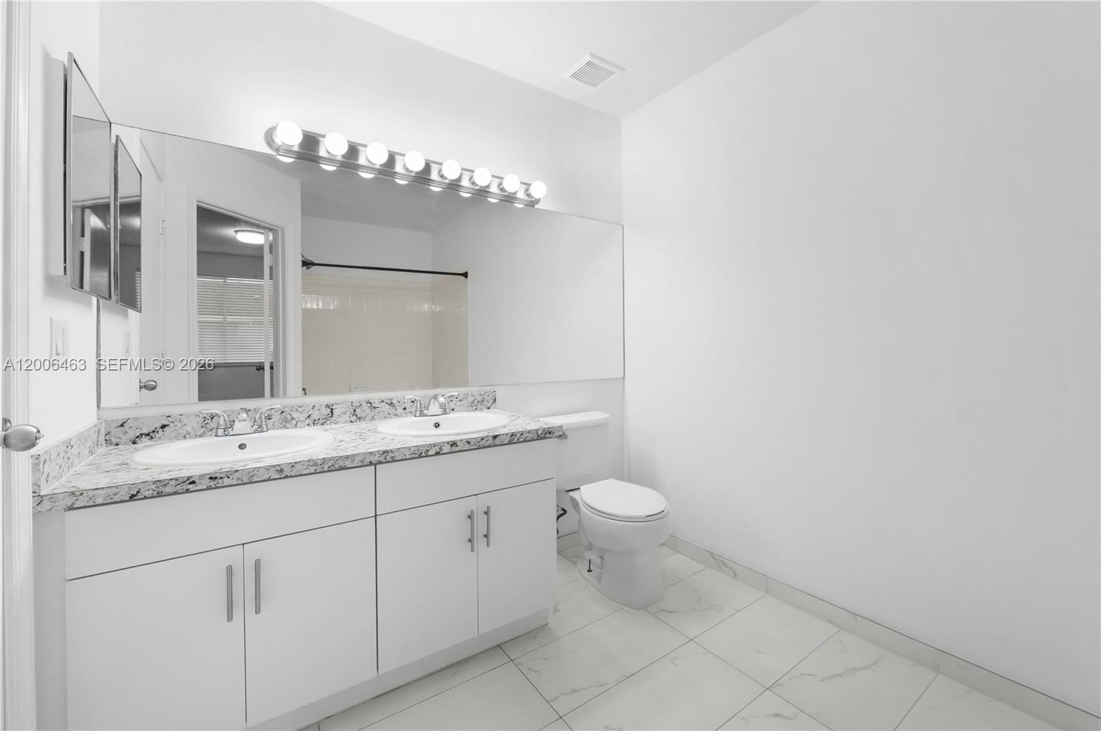 Real estate property located at 40 Simonton Cir #40, Broward, Coconuts, Weston, FL