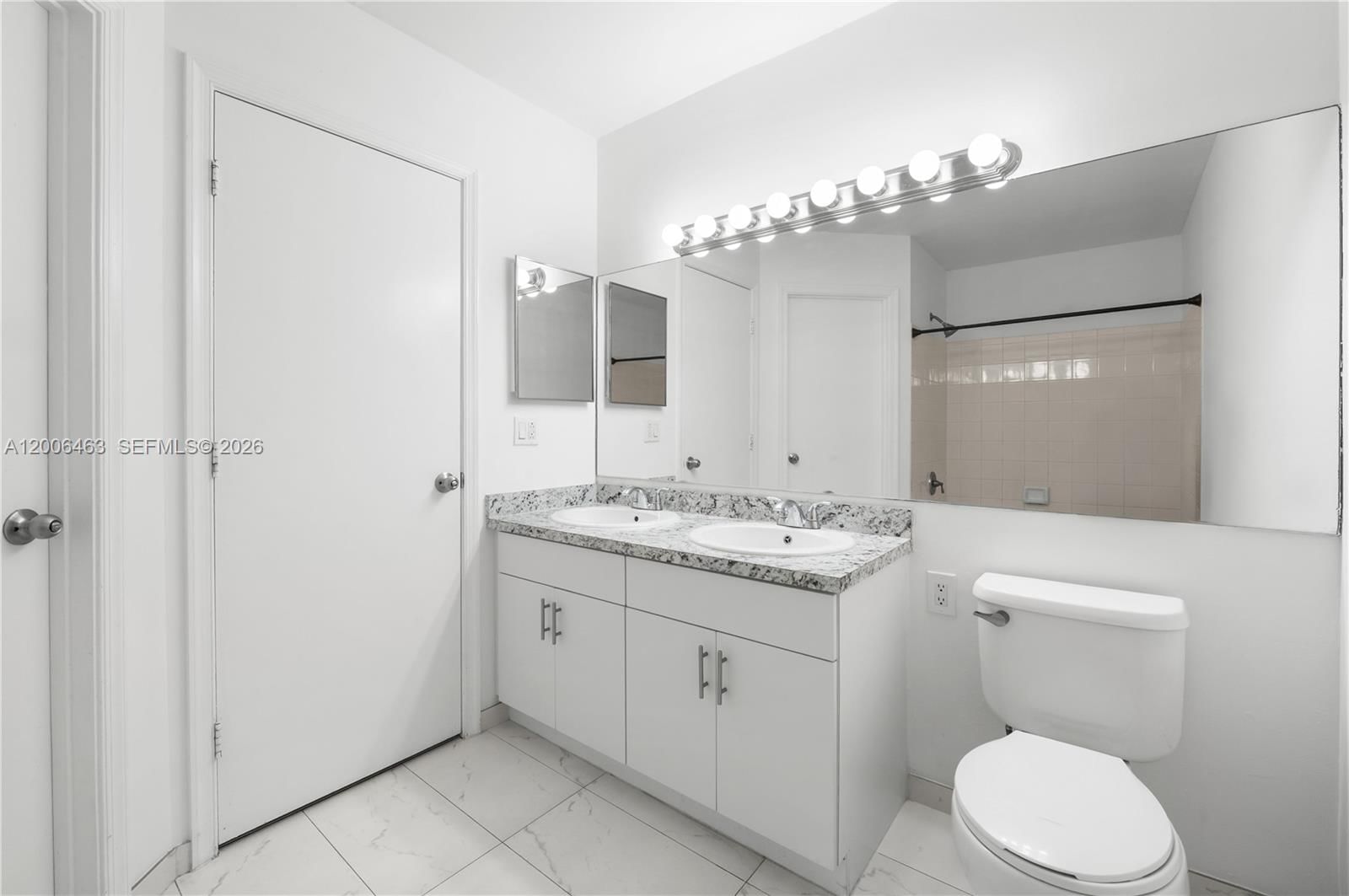 Real estate property located at 40 Simonton Cir #40, Broward, Coconuts, Weston, FL