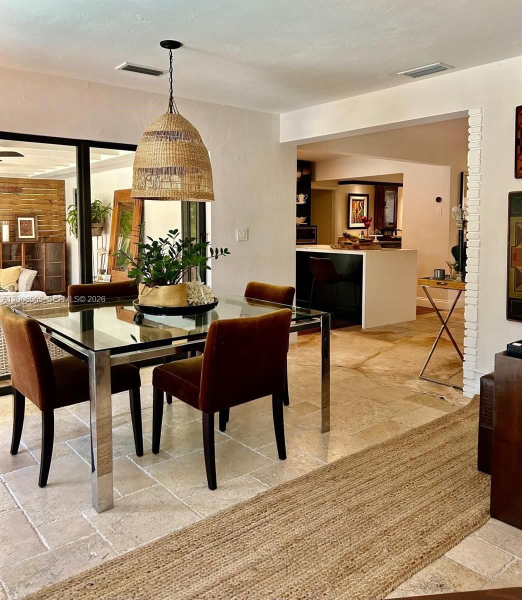 Real estate property located at 825 Bel Air Dr, Broward, Plantation Gardens 2nd Se, Plantation, FL