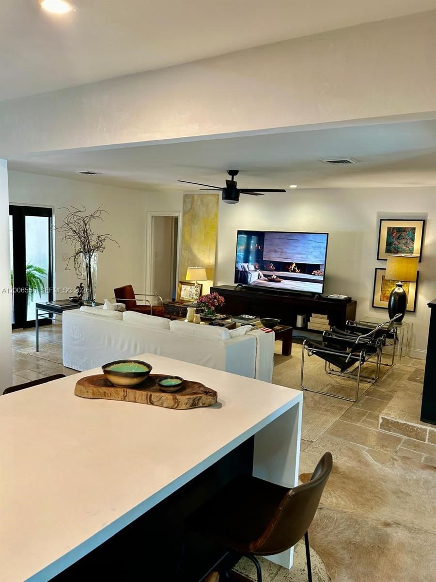 Real estate property located at 825 Bel Air Dr, Broward, Plantation Gardens 2nd Se, Plantation, FL