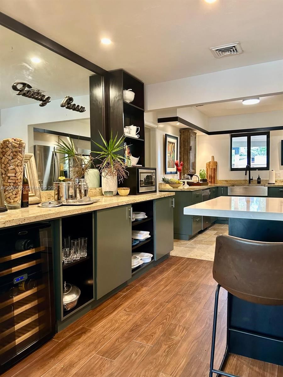 Real estate property located at 825 Bel Air Dr, Broward, Plantation Gardens 2nd Se, Plantation, FL