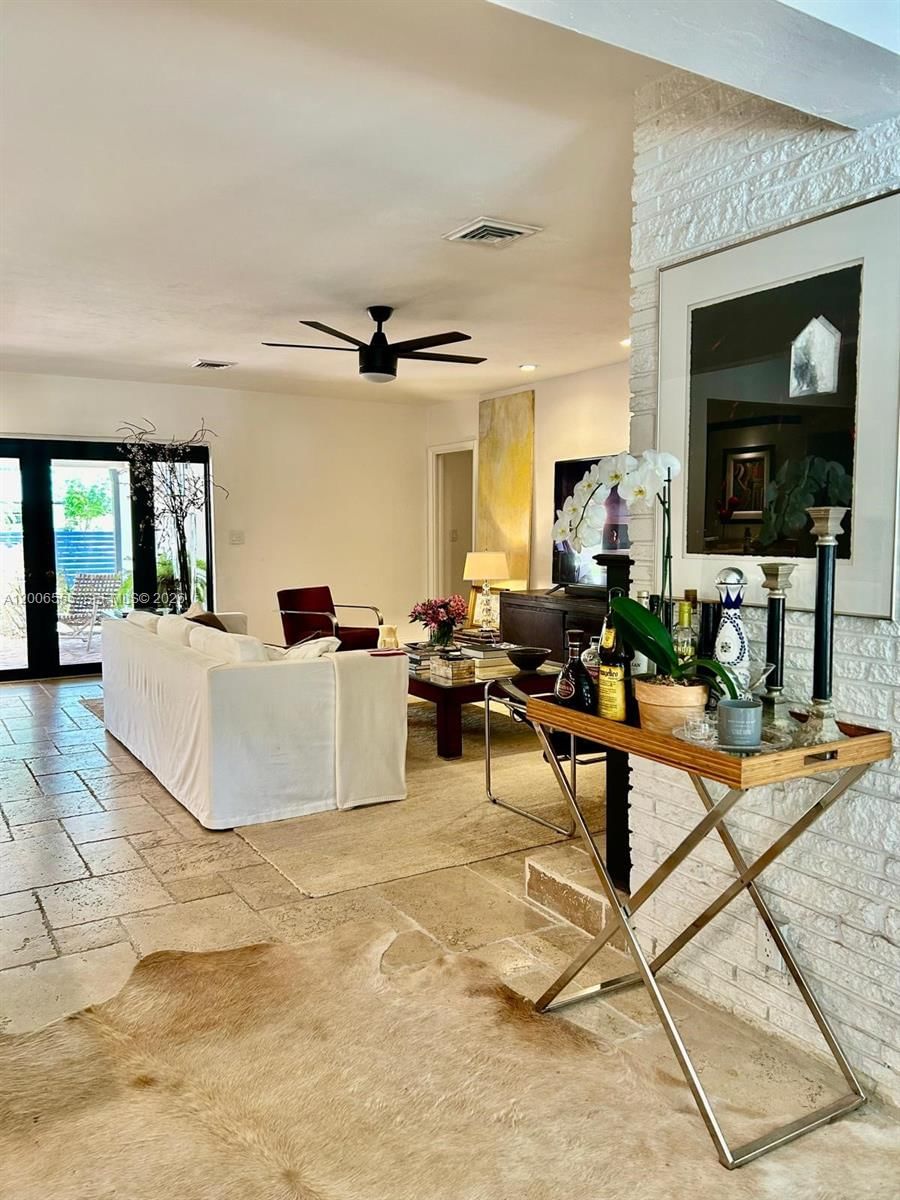 Real estate property located at 825 Bel Air Dr, Broward, Plantation Gardens 2nd Se, Plantation, FL