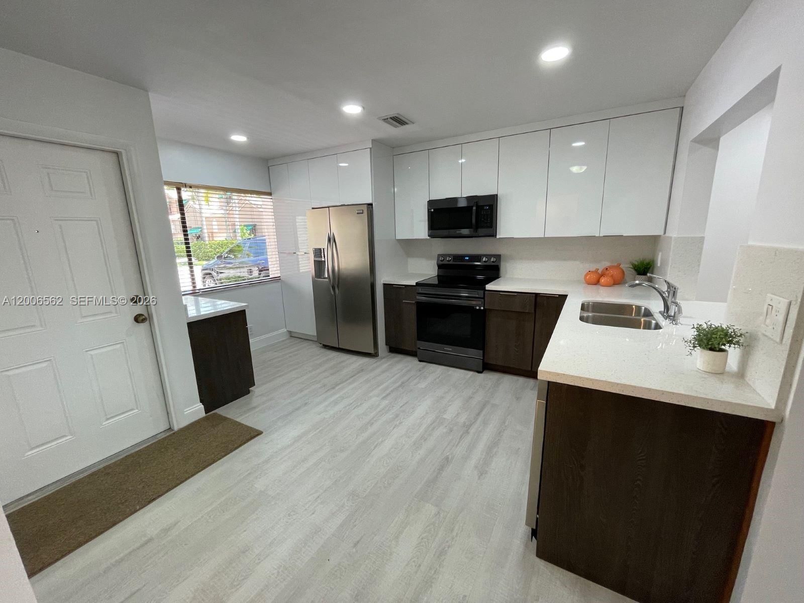 Real estate property located at 1616 Cypress Pointe Dr #1616, Broward, Cypress Pointe Condo, Coral Springs, FL