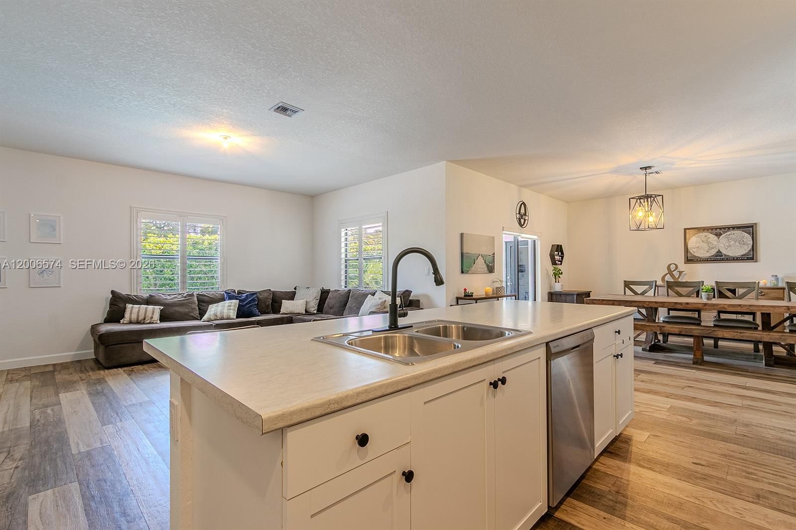 Real estate property located at 13680 191st Ter, Miami-dade, Vilhen Drive Estates, Miami, FL