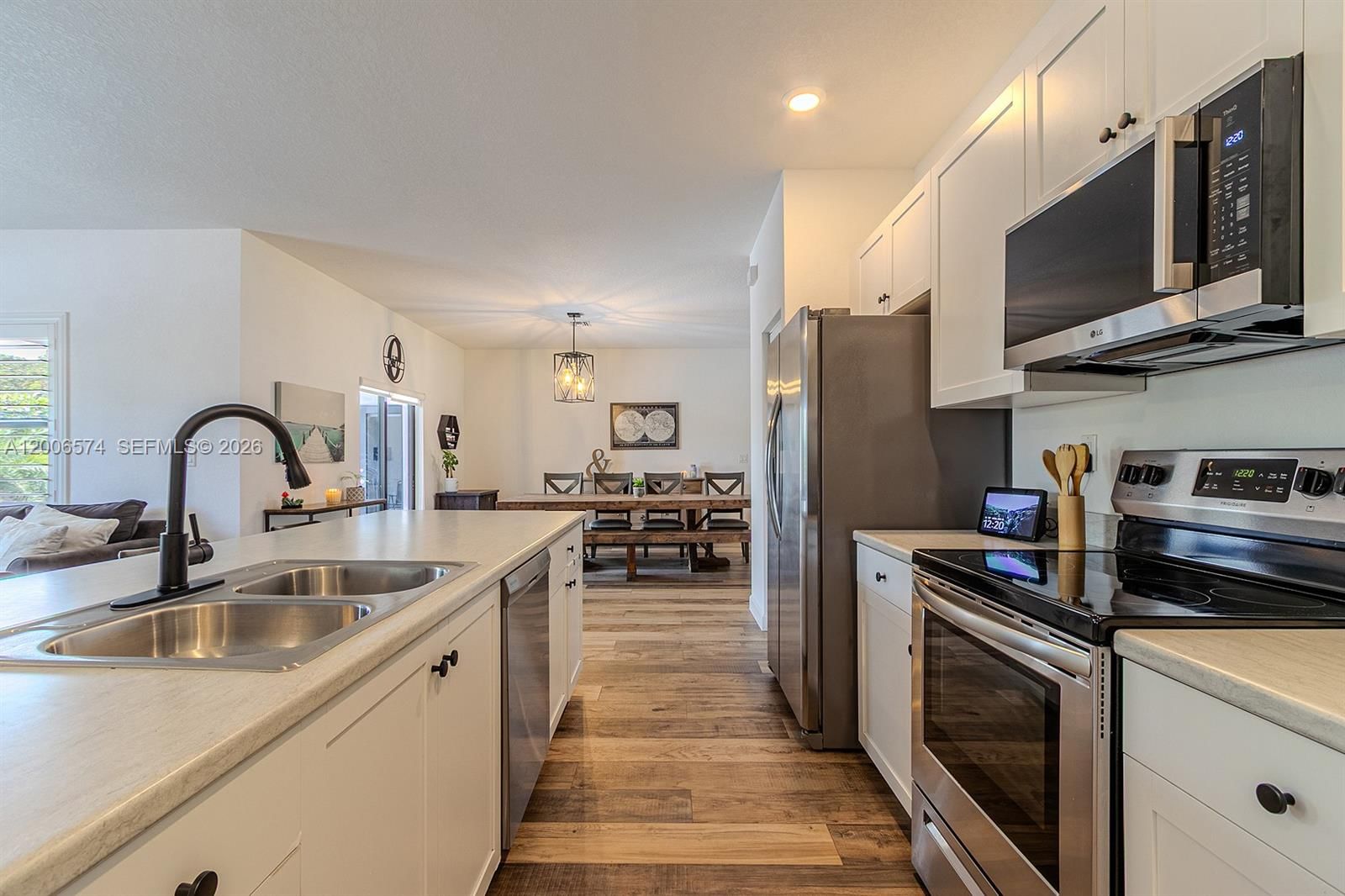 Real estate property located at 13680 191st Ter, Miami-dade, Vilhen Drive Estates, Miami, FL