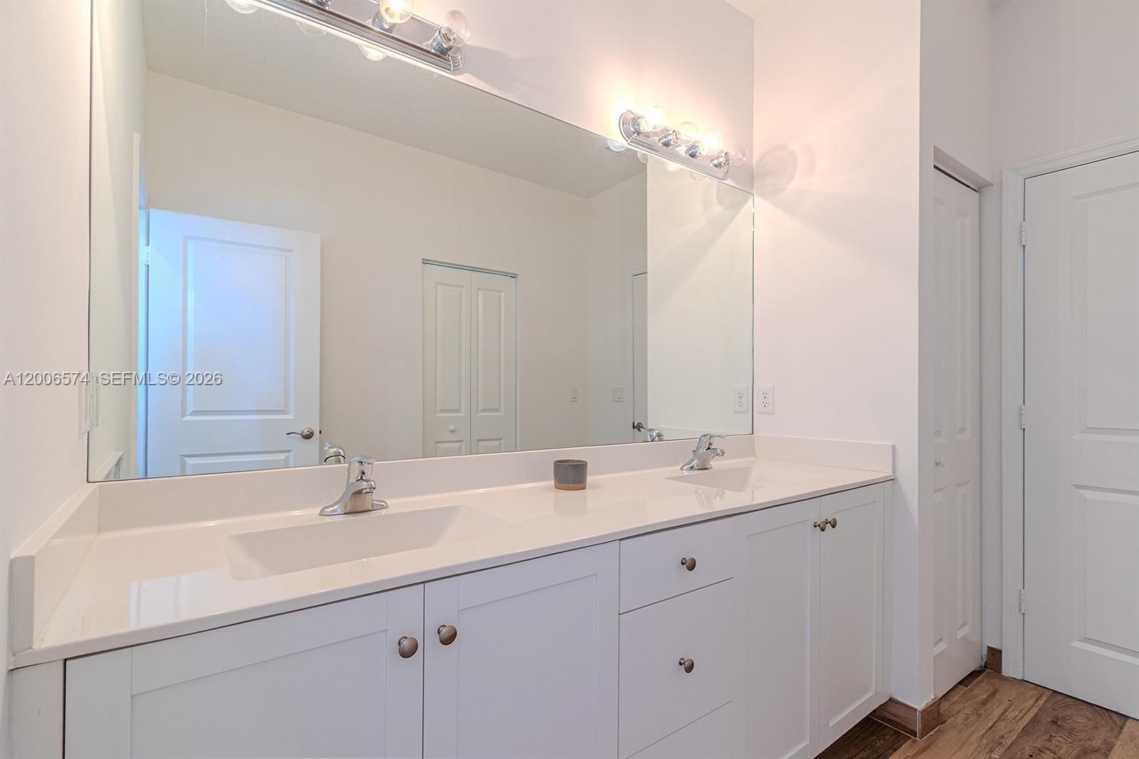 Real estate property located at 13680 191st Ter, Miami-dade, Vilhen Drive Estates, Miami, FL